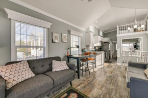 Tiny House Cabin with Porch and Views on Lake Norman!